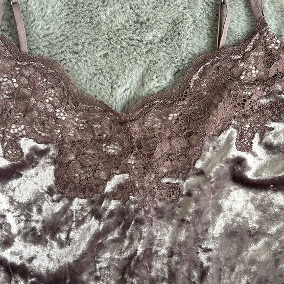 Josie Natori Velvet Lace Trim Cami size S - Picture 3 of 7
